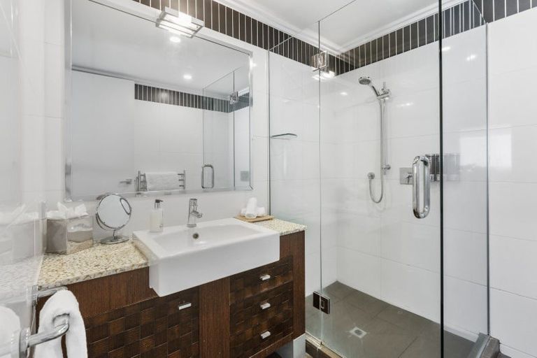 Photo of property in 225 Lake Terrace, Waipahihi, Taupo, 3330