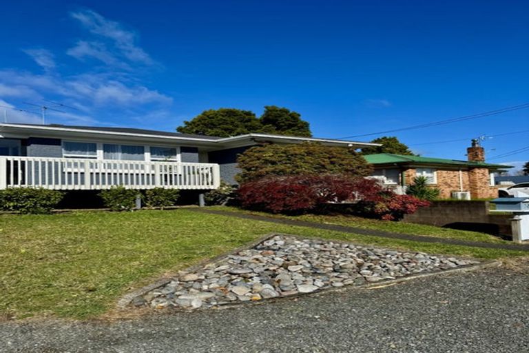 Photo of property in 70 Rosehill Drive, Rosehill, Papakura, 2113