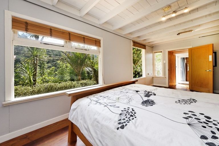 Photo of property in 71 Karekare Road, Karekare, New Lynn, 0772