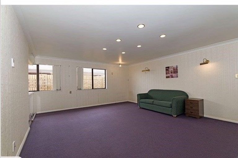 Photo of property in 3 Whiting Grove, West Harbour, Auckland, 0618