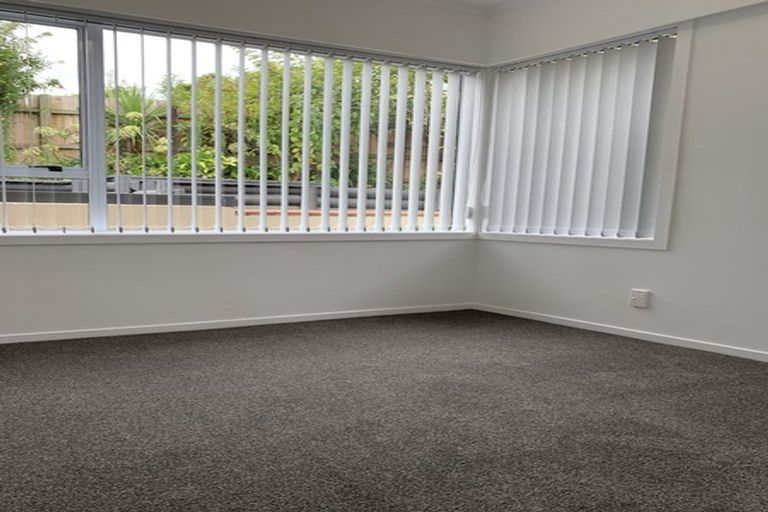 Photo of property in 15 Liston Crescent, Cockle Bay, Auckland, 2014