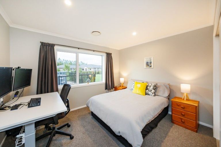Photo of property in 21 Loveston Lane, Kelvin Grove, Palmerston North, 4470