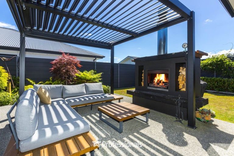 Photo of property in 8 Kerrigan Crescent, Wallaceville, Upper Hutt, 5018