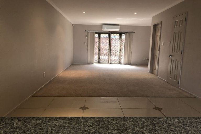 Photo of property in 13 Bushpark Place, Flat Bush, Auckland, 2016