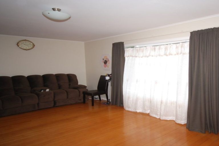 Photo of property in 21 Amberley Avenue, Te Atatu South, Auckland, 0610