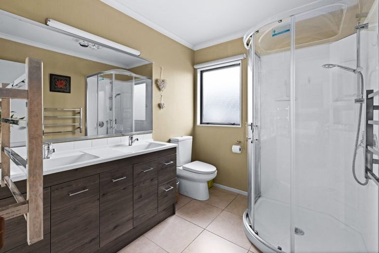 Photo of property in 19 Kingsgate Avenue, Havelock North, 4130