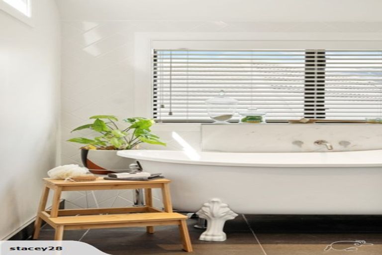 Photo of property in 11 Asola Place, Karaka, Papakura, 2113