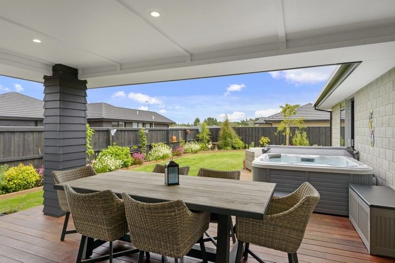 Photo of property in 5a Shillingford Boulevard, Rolleston, 7615