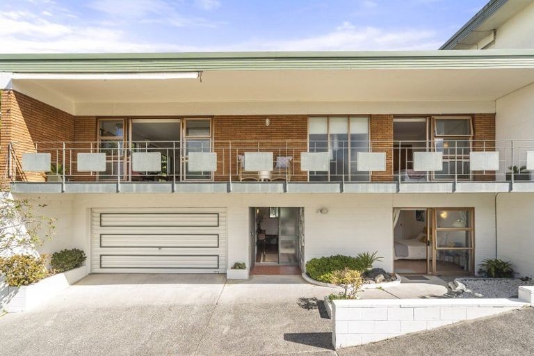 Photo of property in 1/108 Ocean View Road, Northcote, Auckland, 0627