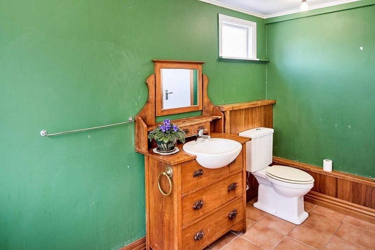 Photo of property in 10 Lambley Road, Titahi Bay, Porirua, 5022