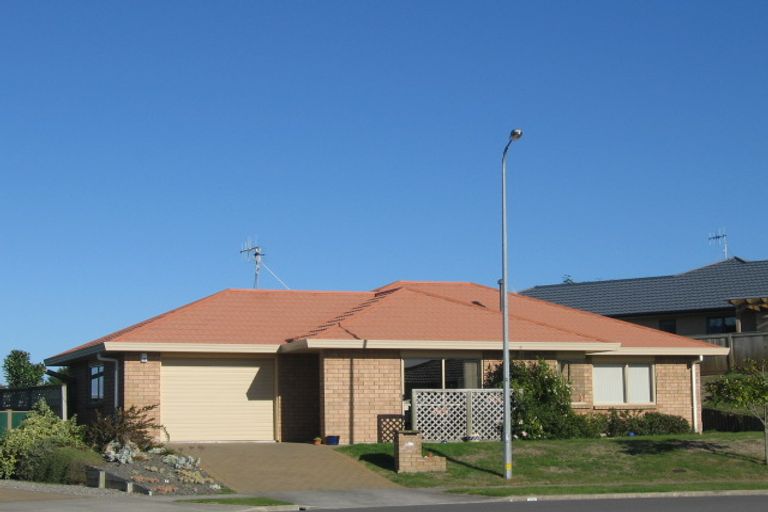 Photo of property in 27 Crown Hill, Paraparaumu, 5032