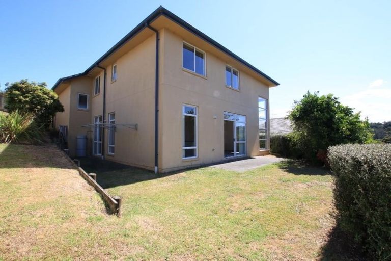 Photo of property in 74 George Deane Place, Greenhithe, Auckland, 0632