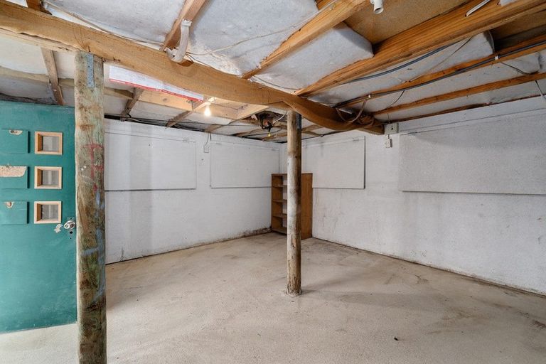 Photo of property in 1/13 Exeter Place, Unsworth Heights, Auckland, 0632