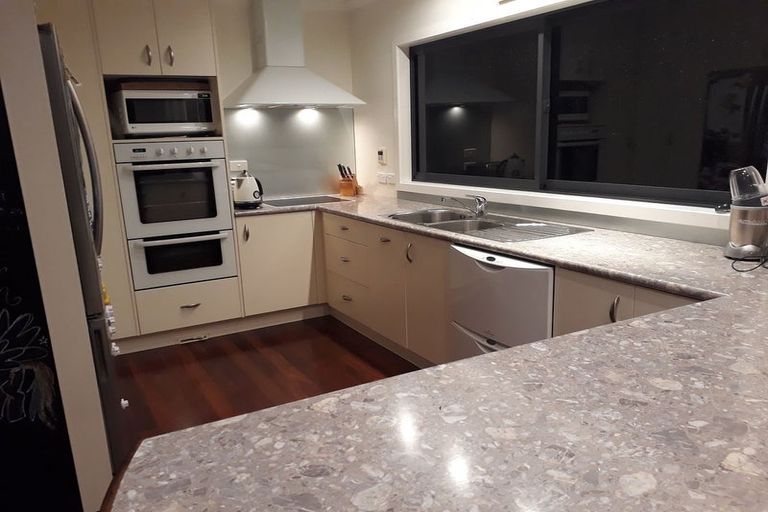 Photo of property in 129 Nicholson Road, Khandallah, Wellington, 6035