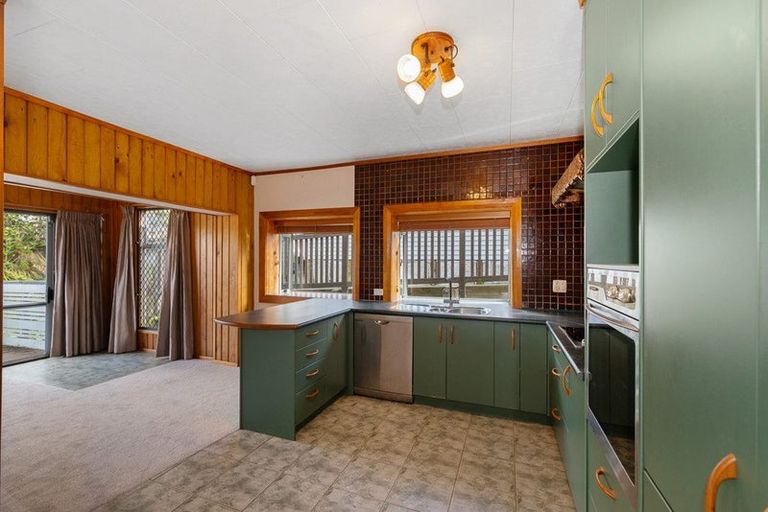 Photo of property in 60 Glengarry Road, Glen Eden, Auckland, 0602