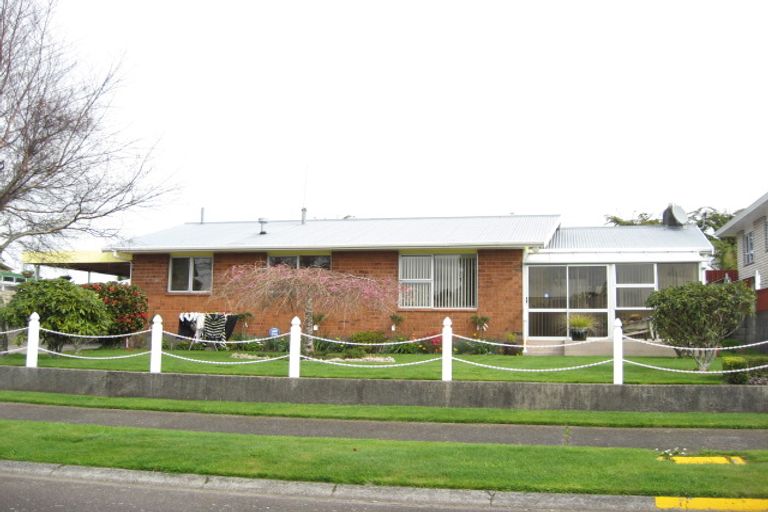 Photo of property in 1 Kauri Street, Inglewood, 4330