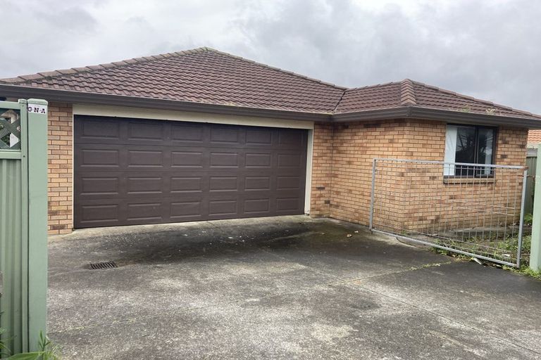 Photo of property in 10 Waldos Way, Mangere, Auckland, 2022