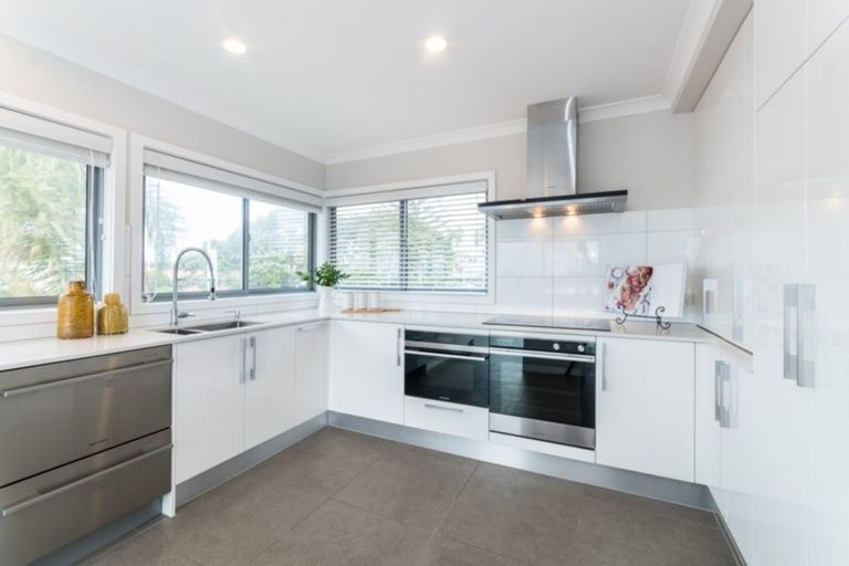 Photo of property in 2/2 Ocean View Road, Milford, Auckland, 0620