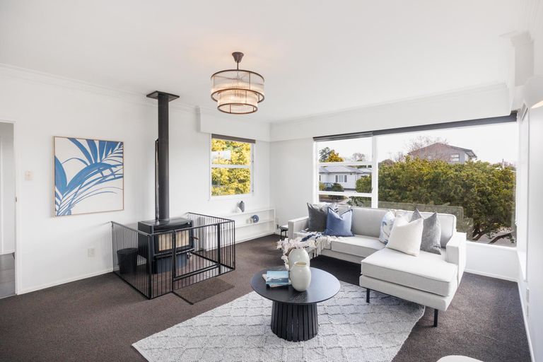 Photo of property in 36 Winston Avenue, Hokowhitu, Palmerston North, 4410