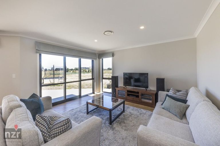 Photo of property in 601 Cemetery Road, Sanson, Palmerston North, 4479