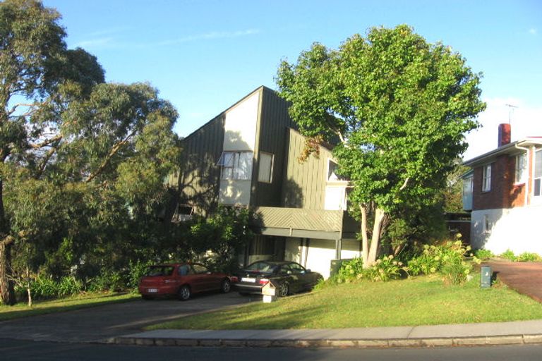 Photo of property in 2/55 Monarch Avenue, Hillcrest, Auckland, 0627