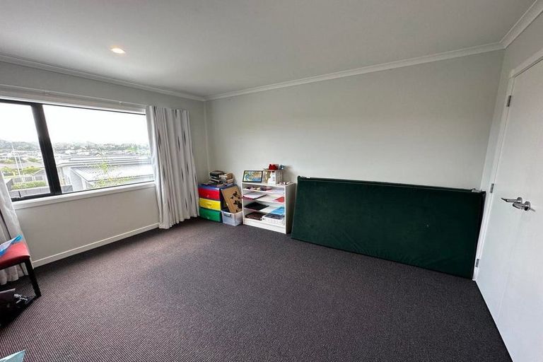Photo of property in 2a Leadline Place, Whitby, Porirua, 5024