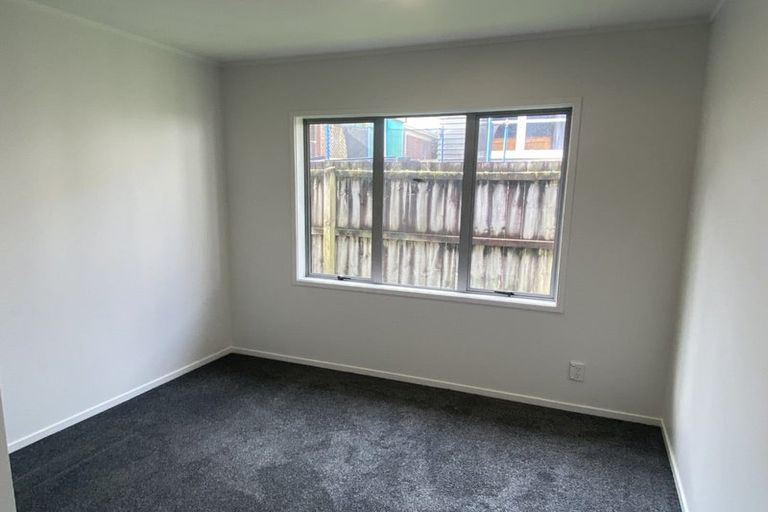 Photo of property in 10 Kingdale Road, Henderson, Auckland, 0610