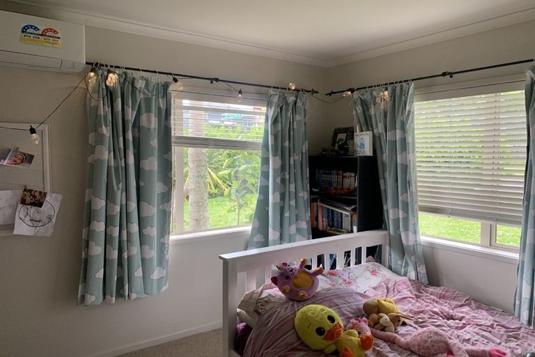 Photo of property in 1 Luna Place, Henderson, Auckland, 0612