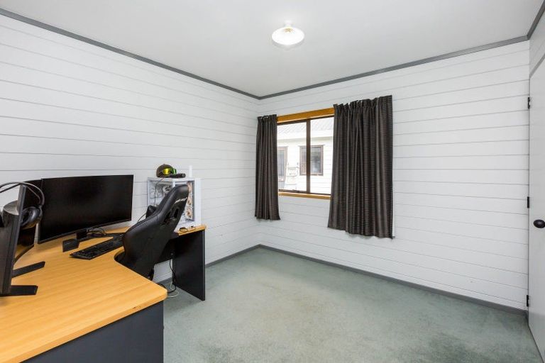Photo of property in 4 Memphis Grove, Totara Park, Upper Hutt, 5018