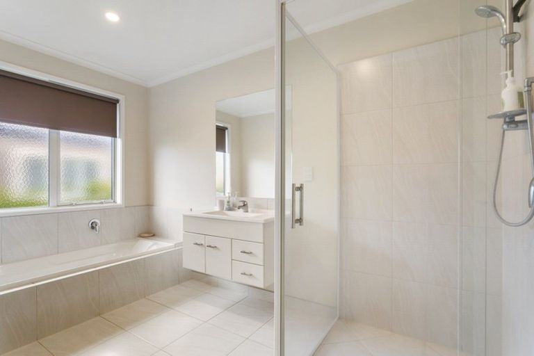 Photo of property in 100 Estuary View, Whangamata, 3620