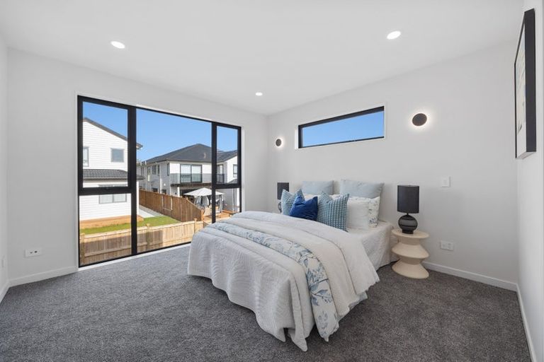 Photo of property in 8 Mill Hill Close, Flat Bush, 2019