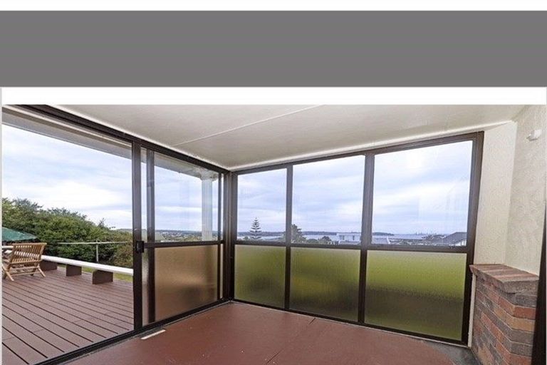 Photo of property in 3 Whiting Grove, West Harbour, Auckland, 0618