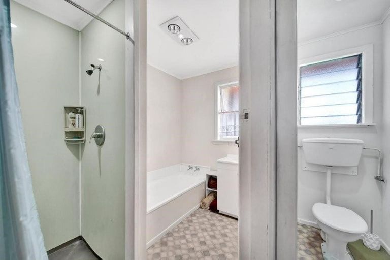 Photo of property in 2 Glasgow Street, Hawera, 4610