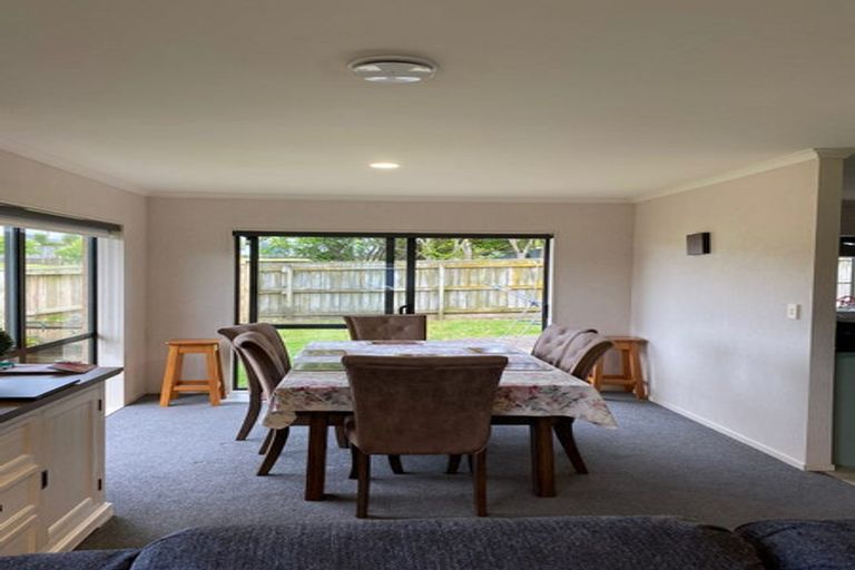 Photo of property in 18 Glen Bay Close, Pinehill, Auckland, 0632