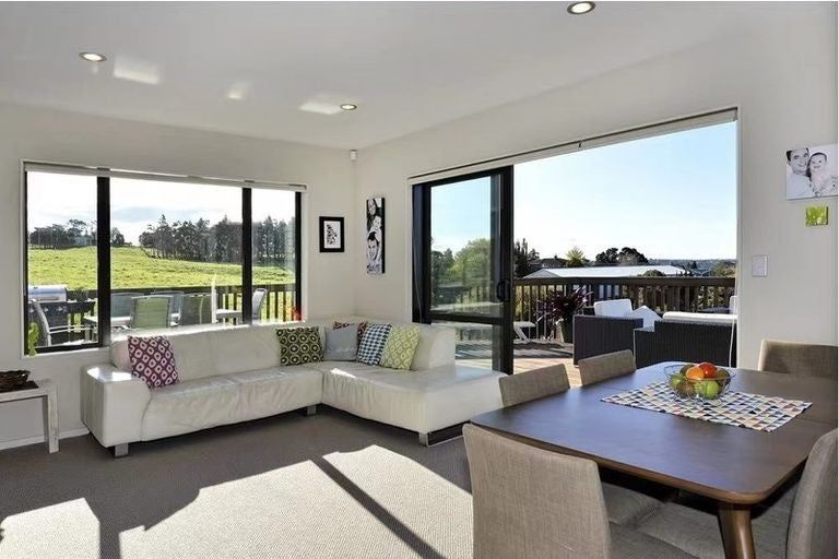 Photo of property in 83 Lake Panorama Drive, Henderson Valley, Auckland, 0612