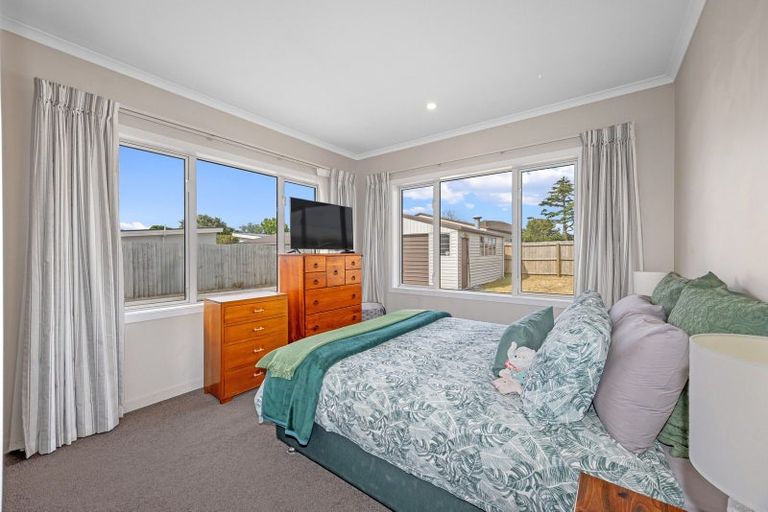 Photo of property in 15 Cuffs Road, Wainoni, Christchurch, 8061