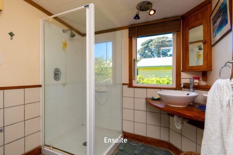 Photo of property in 24 Wellwood Terrace, Te Awanga, 4102