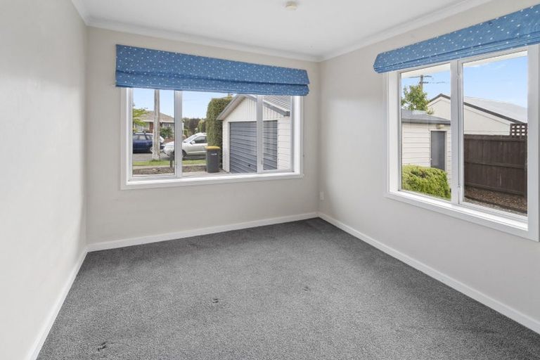 Photo of property in 43 Daniels Road, Redwood, Christchurch, 8051