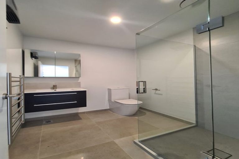 Photo of property in 2/27 New Brighton Road, Shirley, Christchurch, 8061