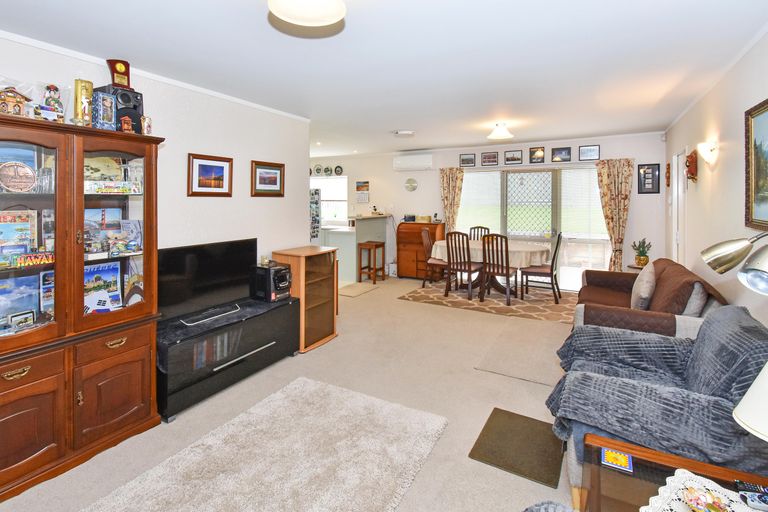 Photo of property in 15 Tonson Place, Weymouth, Auckland, 2103