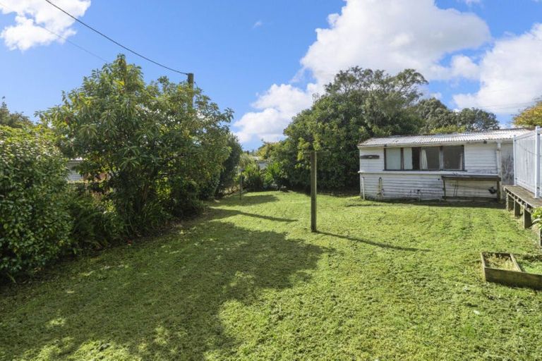 Photo of property in 6 Grainger Road, Te Atatu South, Auckland, 0610