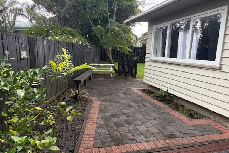 Photo of property in 3 Mackwood Place, Birkdale, Auckland, 0626
