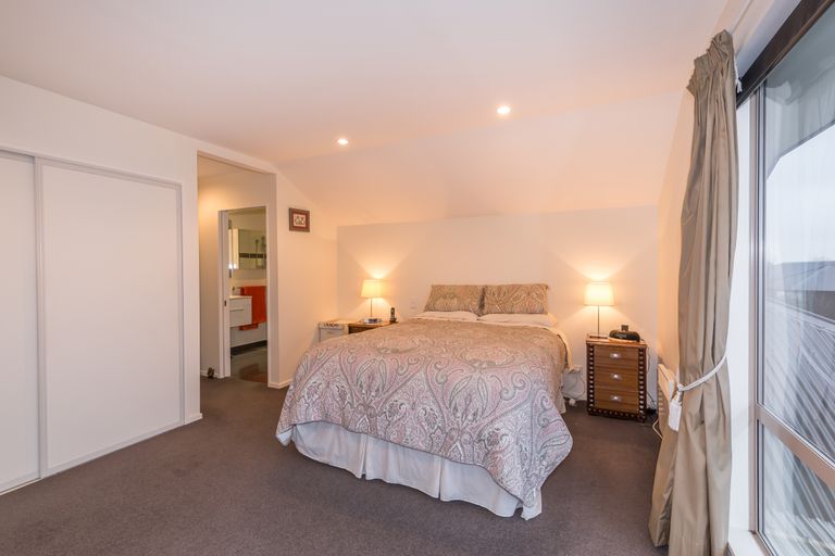 Photo of property in 32 Date Crescent, Aidanfield, Christchurch, 8025