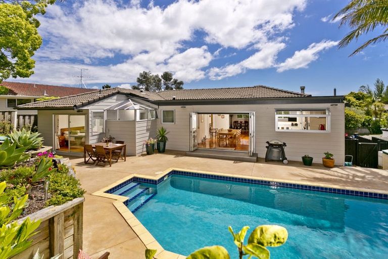 Photo of property in 49 Weatherly Road, Torbay, Auckland, 0630