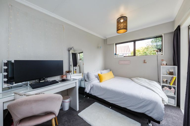 Photo of property in 17b Cecil Place, Cloverlea, Palmerston North, 4412