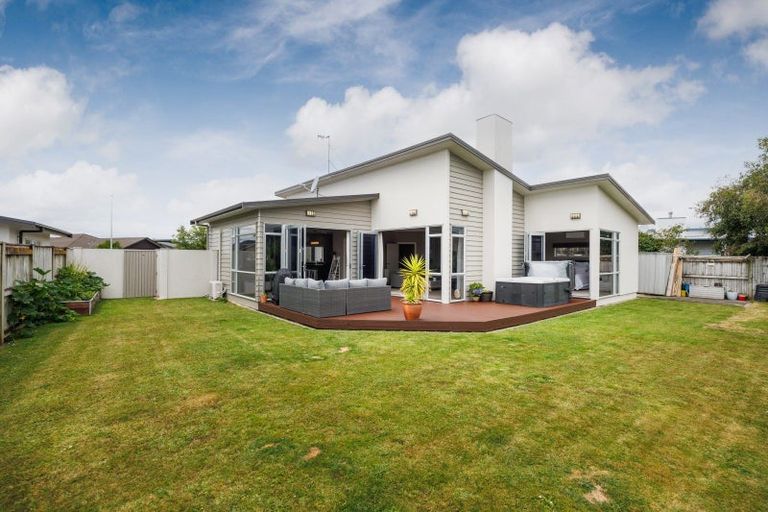 Photo of property in 5 Manhattan Court, Kelvin Grove, Palmerston North, 4414
