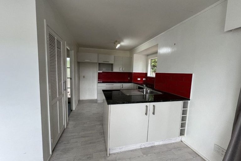 Photo of property in 1/8 Tusac Place, Totara Vale, Auckland, 0627