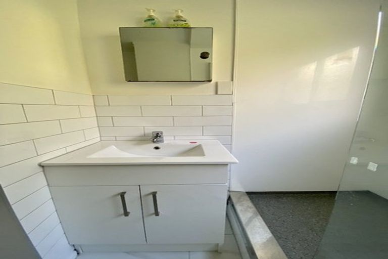 Photo of property in 2/767 Beach Road, Browns Bay, Auckland, 0630