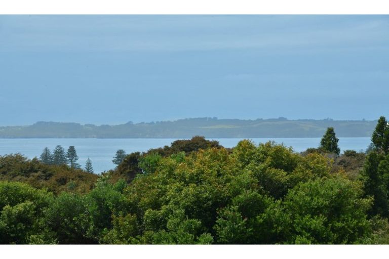 Photo of property in 33 Savoy Road, Orewa, 0931