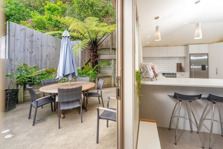 Photo of property in 23 Doris Gordon Crescent, Crofton Downs, Wellington, 6035